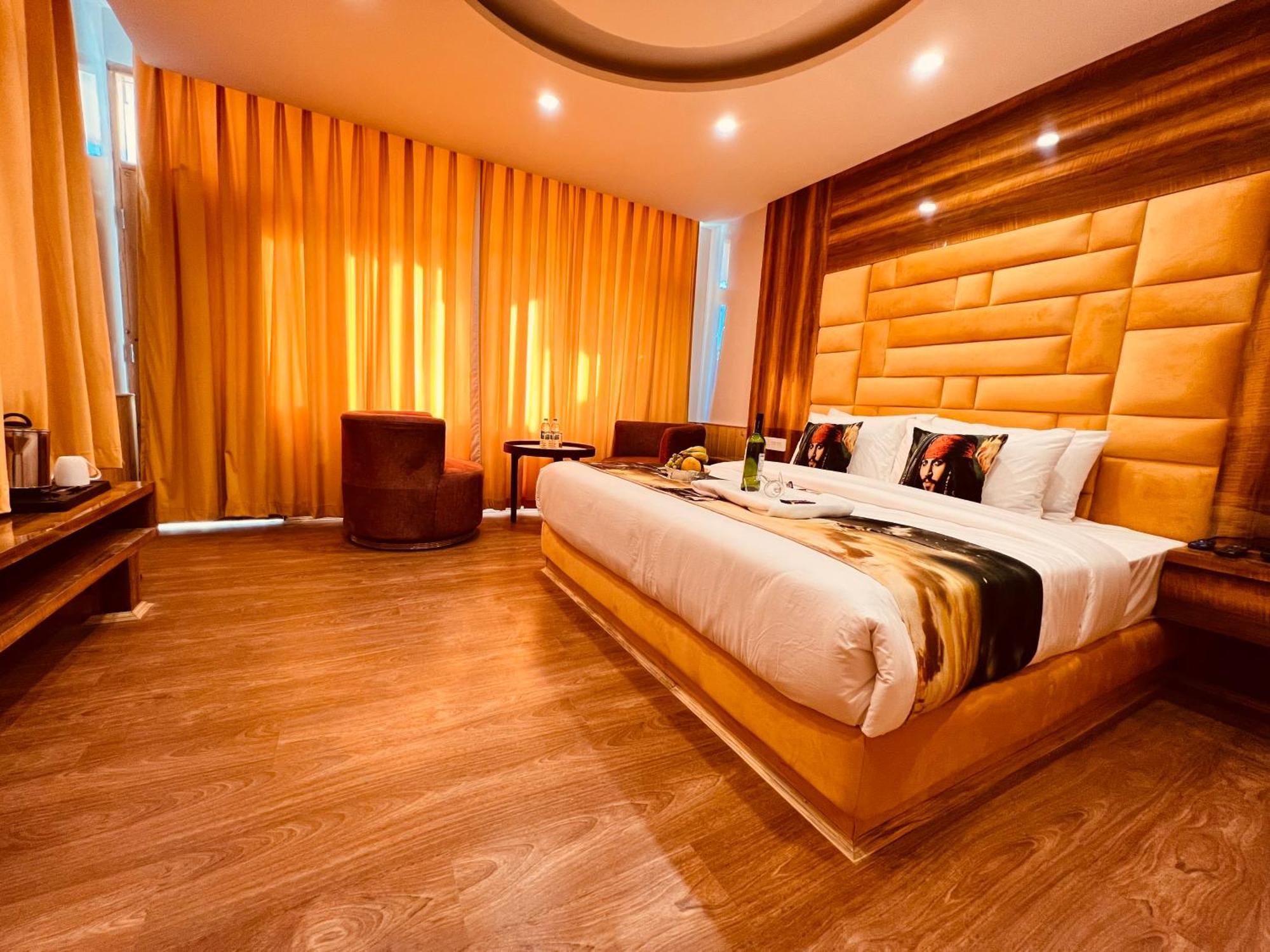 Hill River Resort By West Western Manāli Buitenkant foto