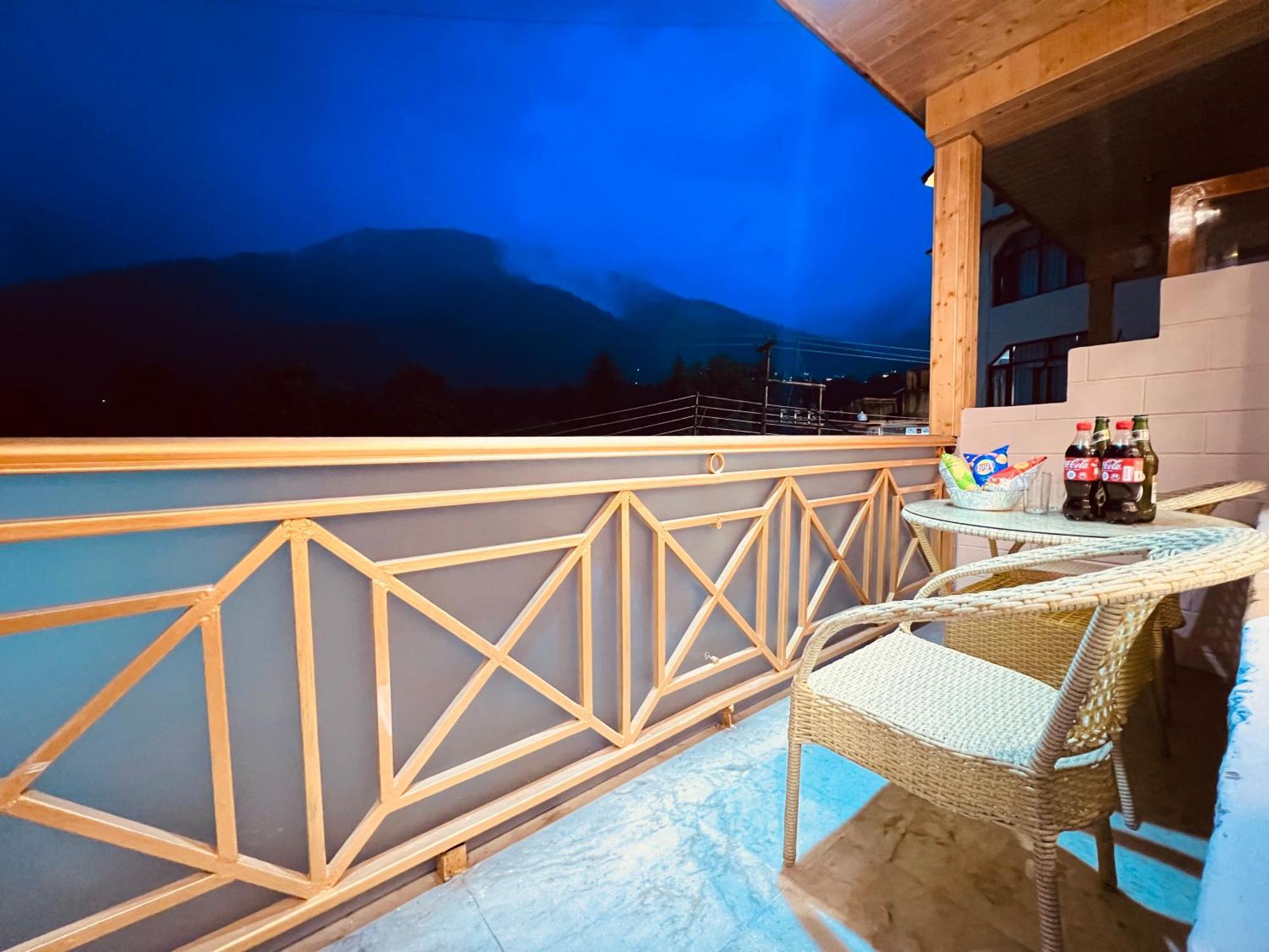 Hill River Resort By West Western Manāli Buitenkant foto