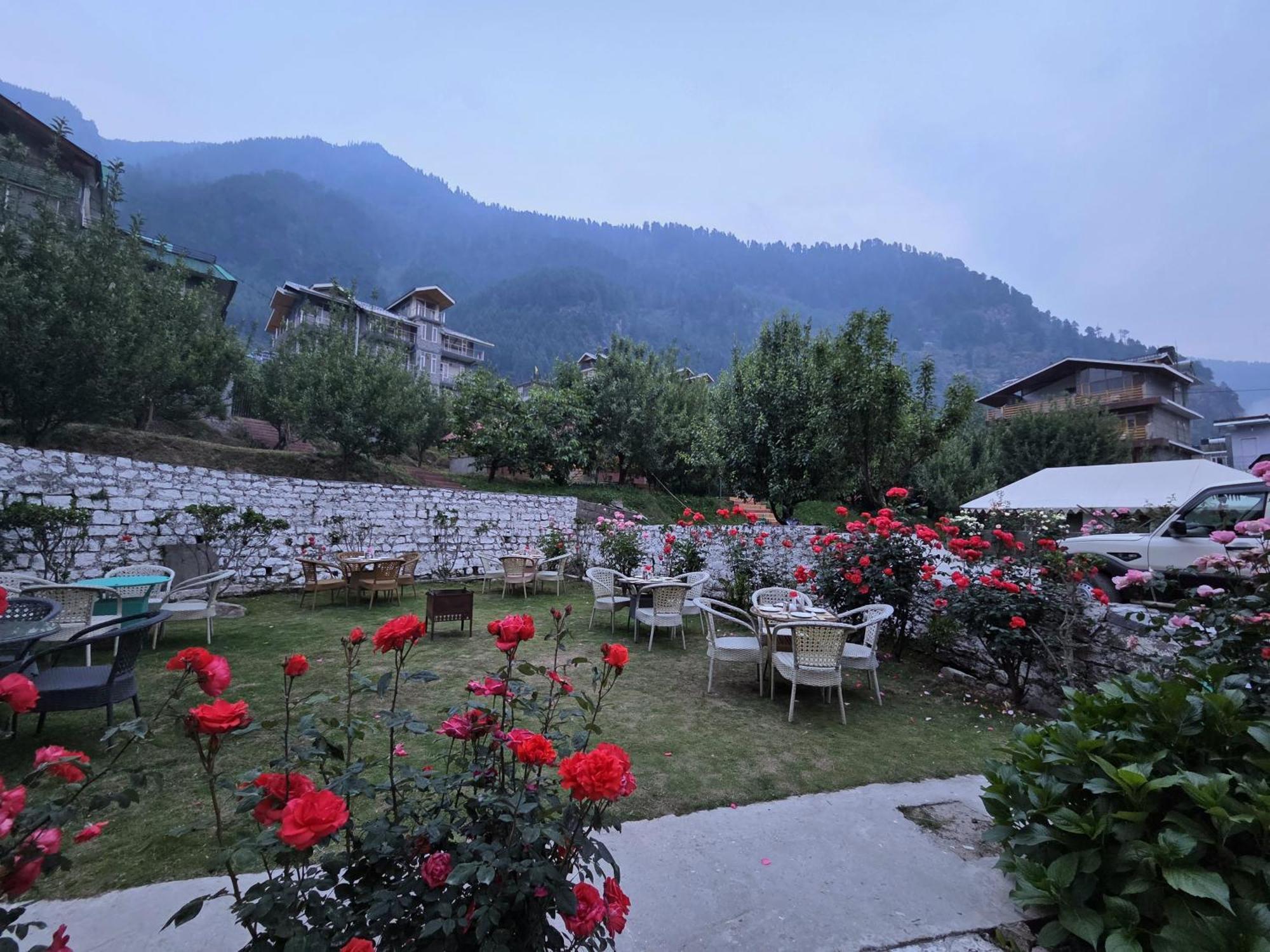 Hill River Resort By West Western Manāli Buitenkant foto