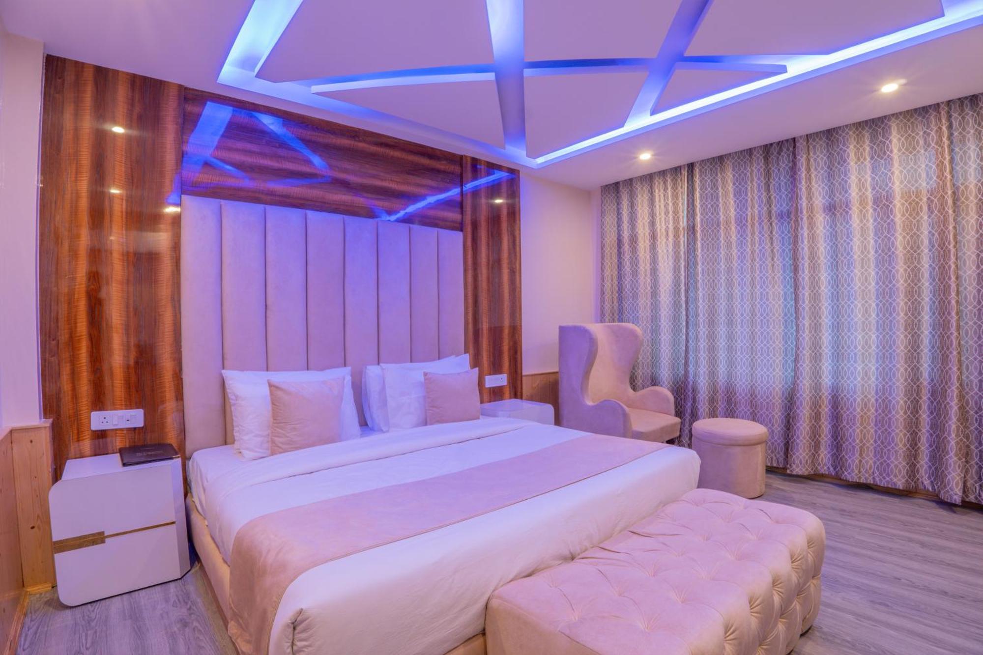 Hill River Resort By West Western Manāli Buitenkant foto