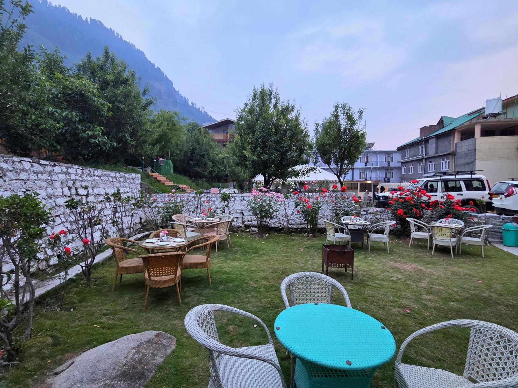 Hill River Resort By West Western Manāli Buitenkant foto