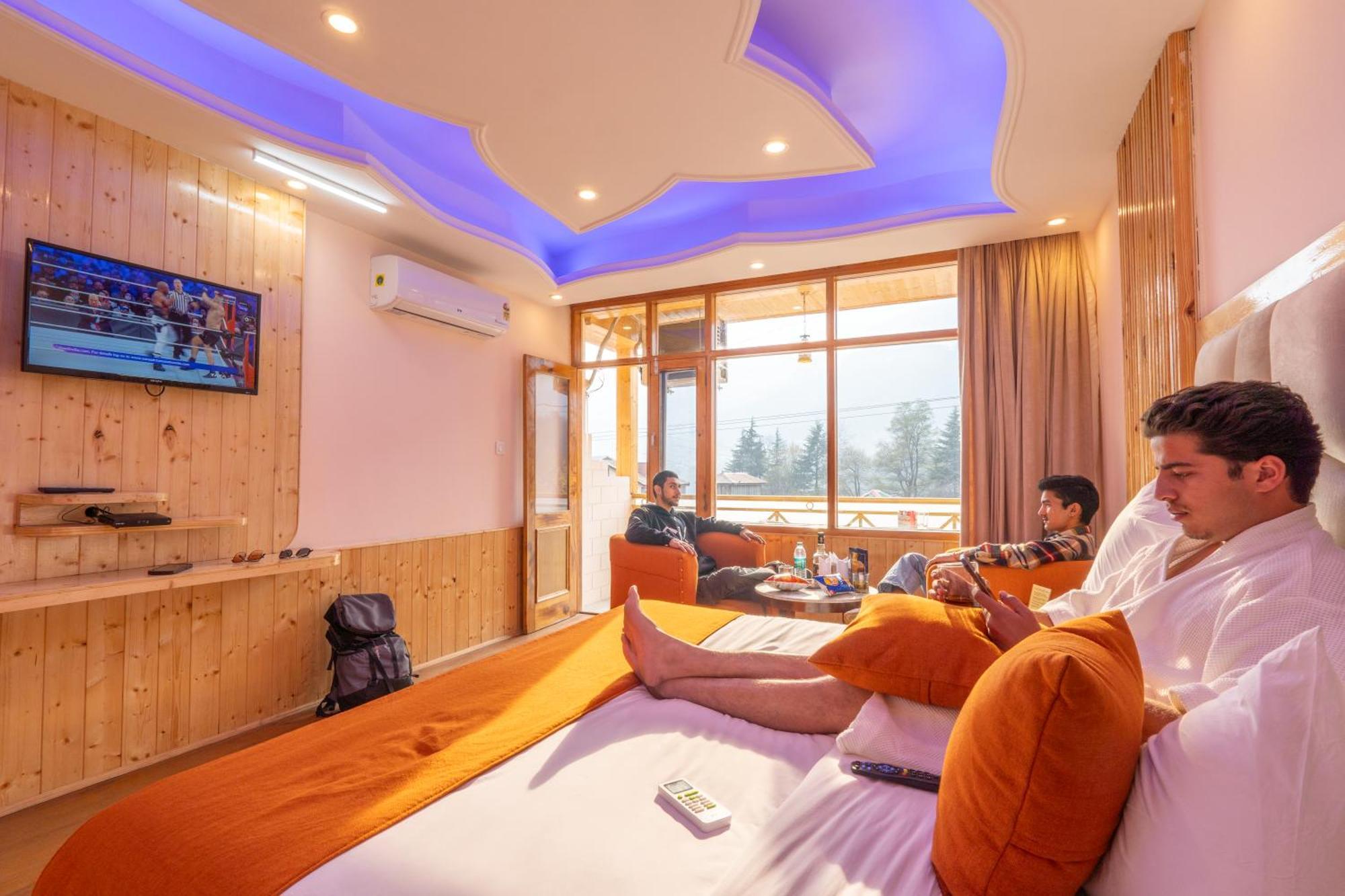 Hill River Resort By West Western Manāli Buitenkant foto