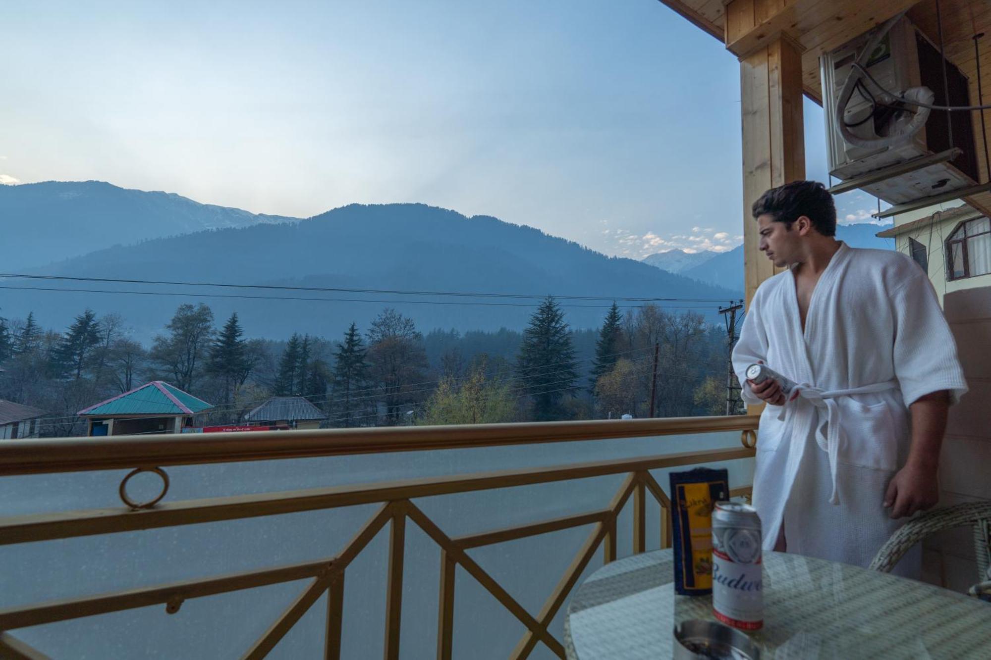 Hill River Resort By West Western Manāli Buitenkant foto